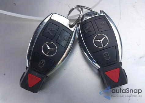 2014 Mercedes-Benz C 250 Sport z USA, uszkodzony, nr VIN WDDGF4HB0EA966592